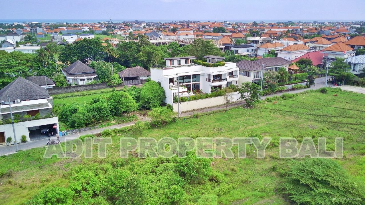 Tanah pantai batubolong canggu