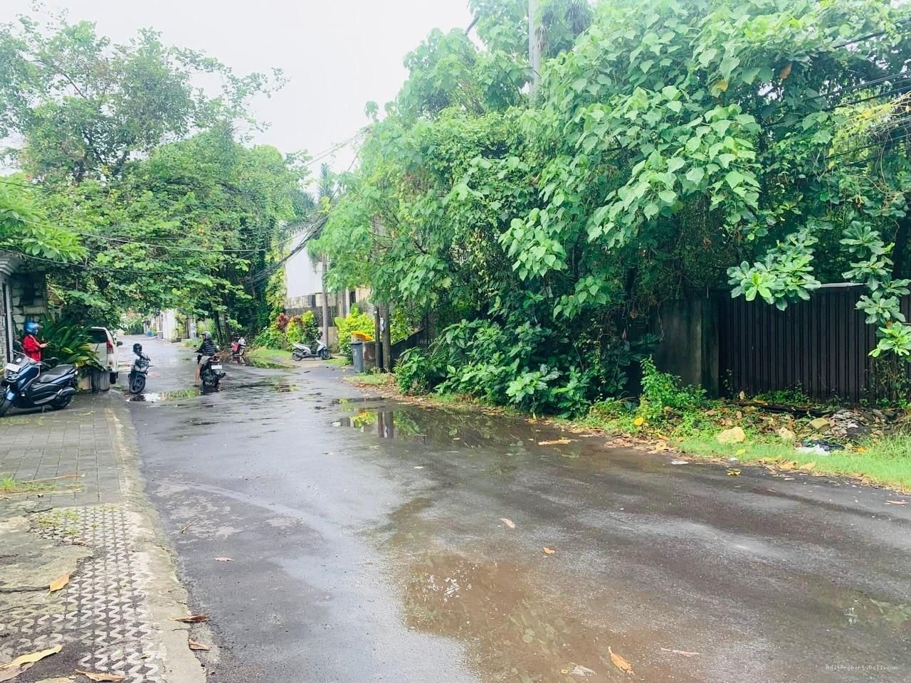 Tanah Dewi saraswati seminyak