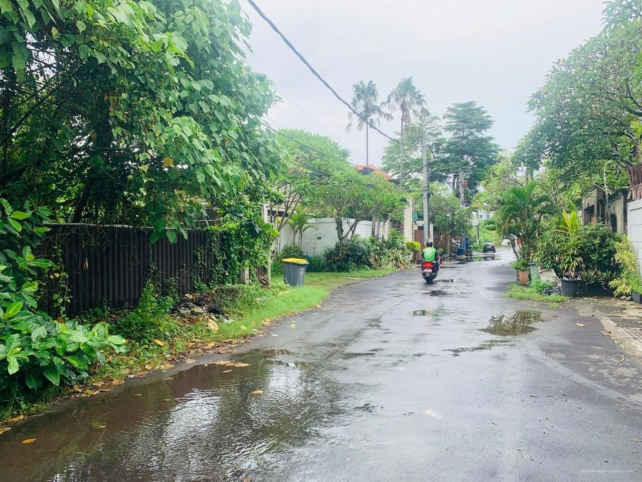 Tanah Dewi saraswati seminyak