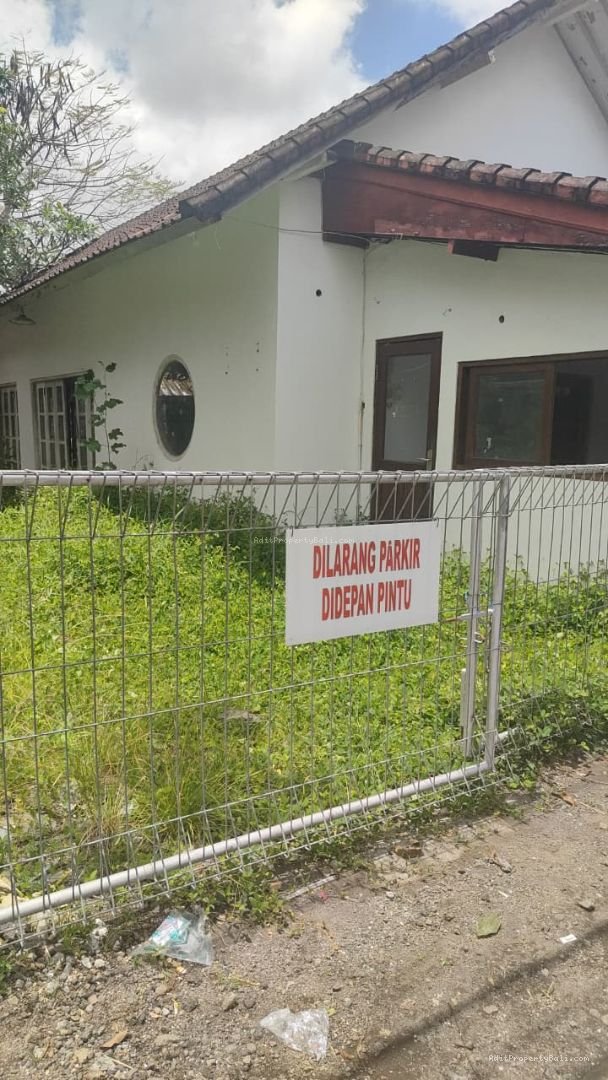 Tanah Langka Raya Pantai Berawa Canggu Badung
