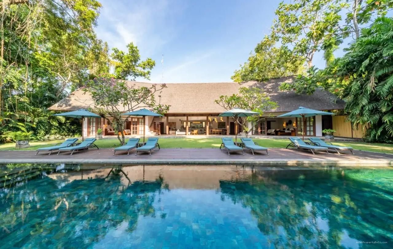 Villa raya canggu bali