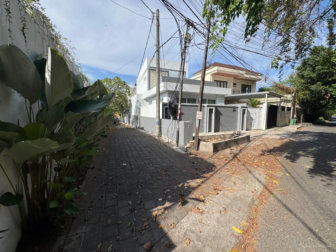 Tanah langka pantai mertasari sanur