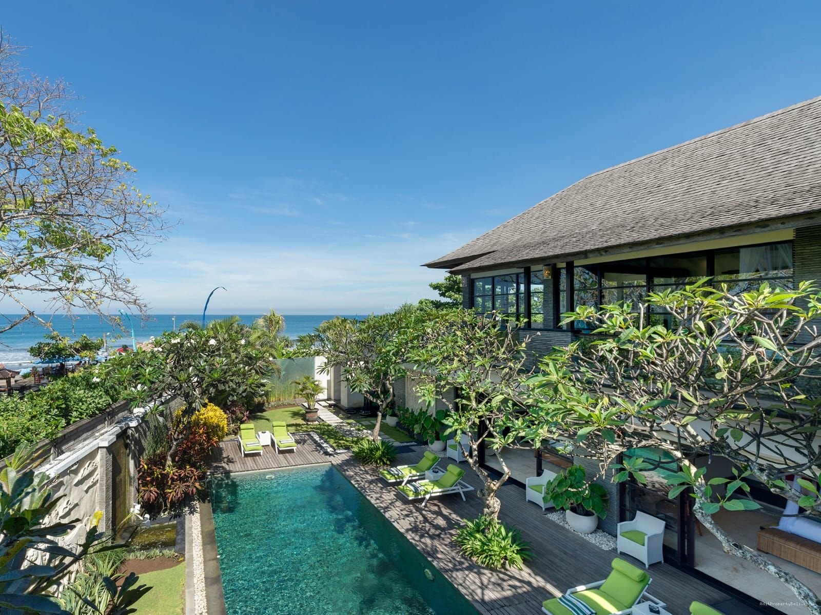 Villa beachfront Pantai batubelig seminyak