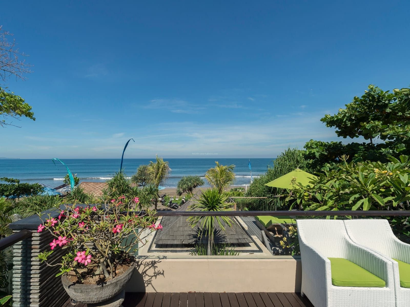 Villa beachfront Pantai batubelig seminyak