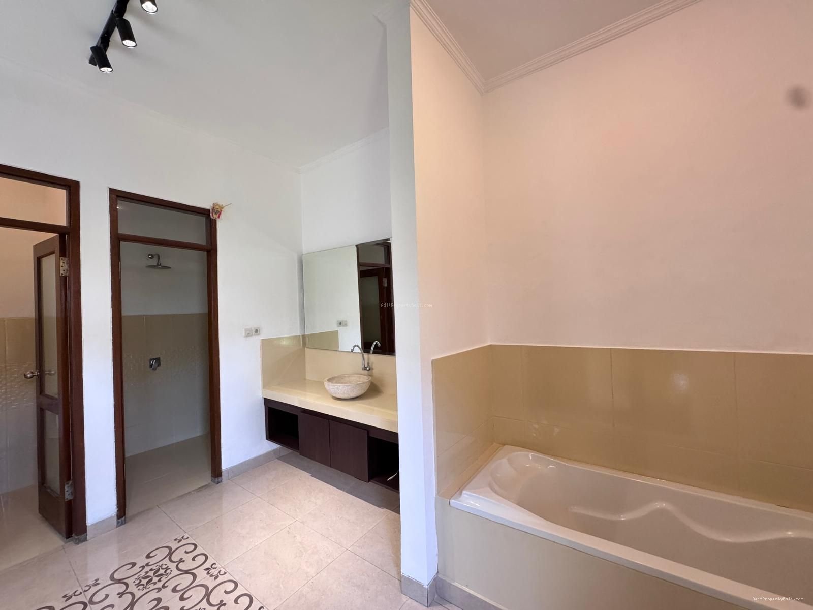 Villa modern tropical canggu bali