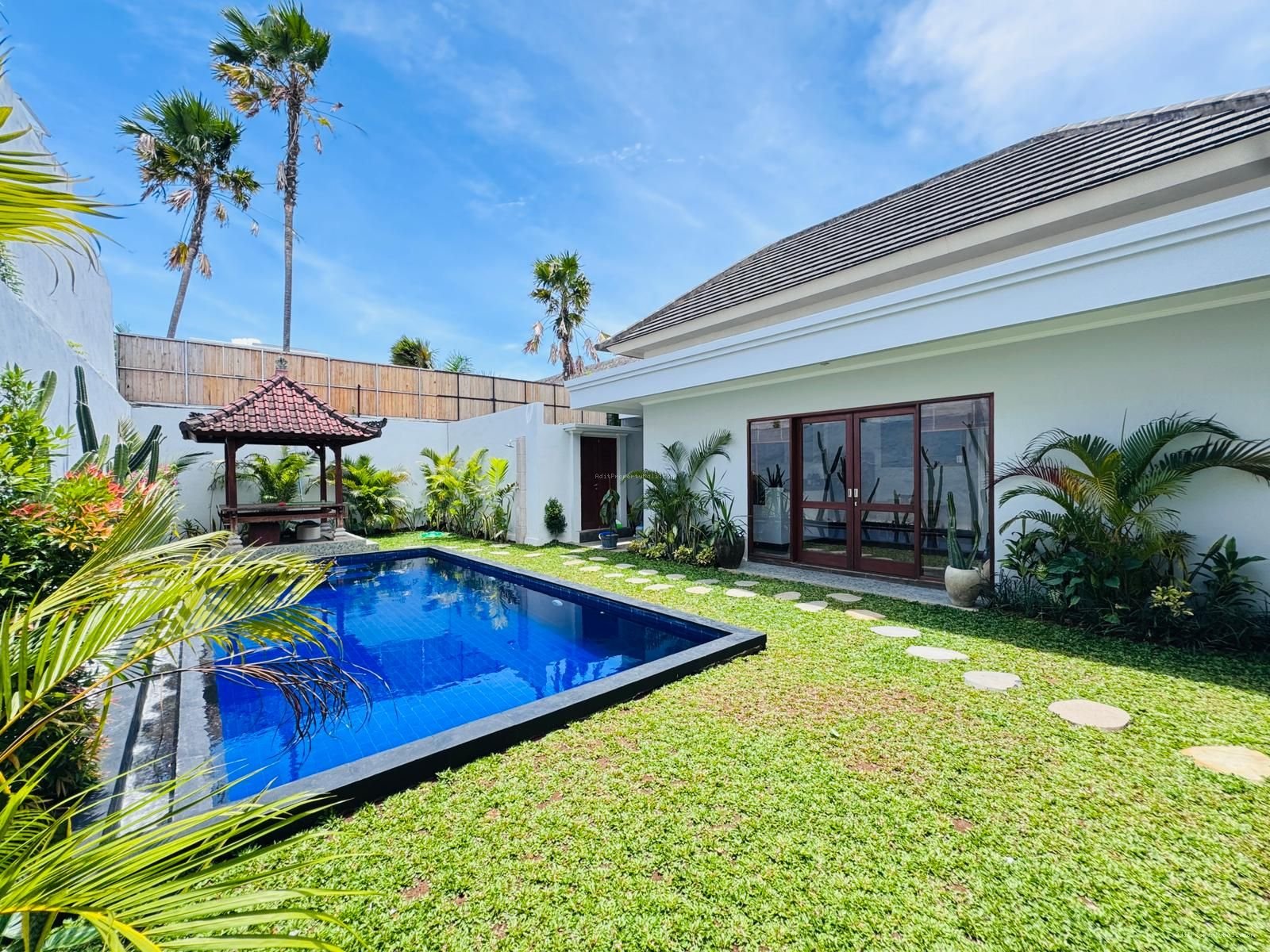 Villa modern tropical canggu bali
