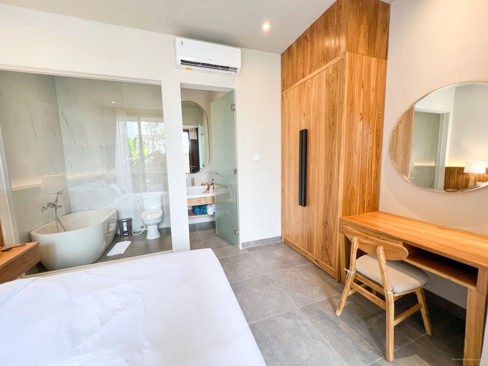 Villa Modern Kayu Tulang Canggu Badung