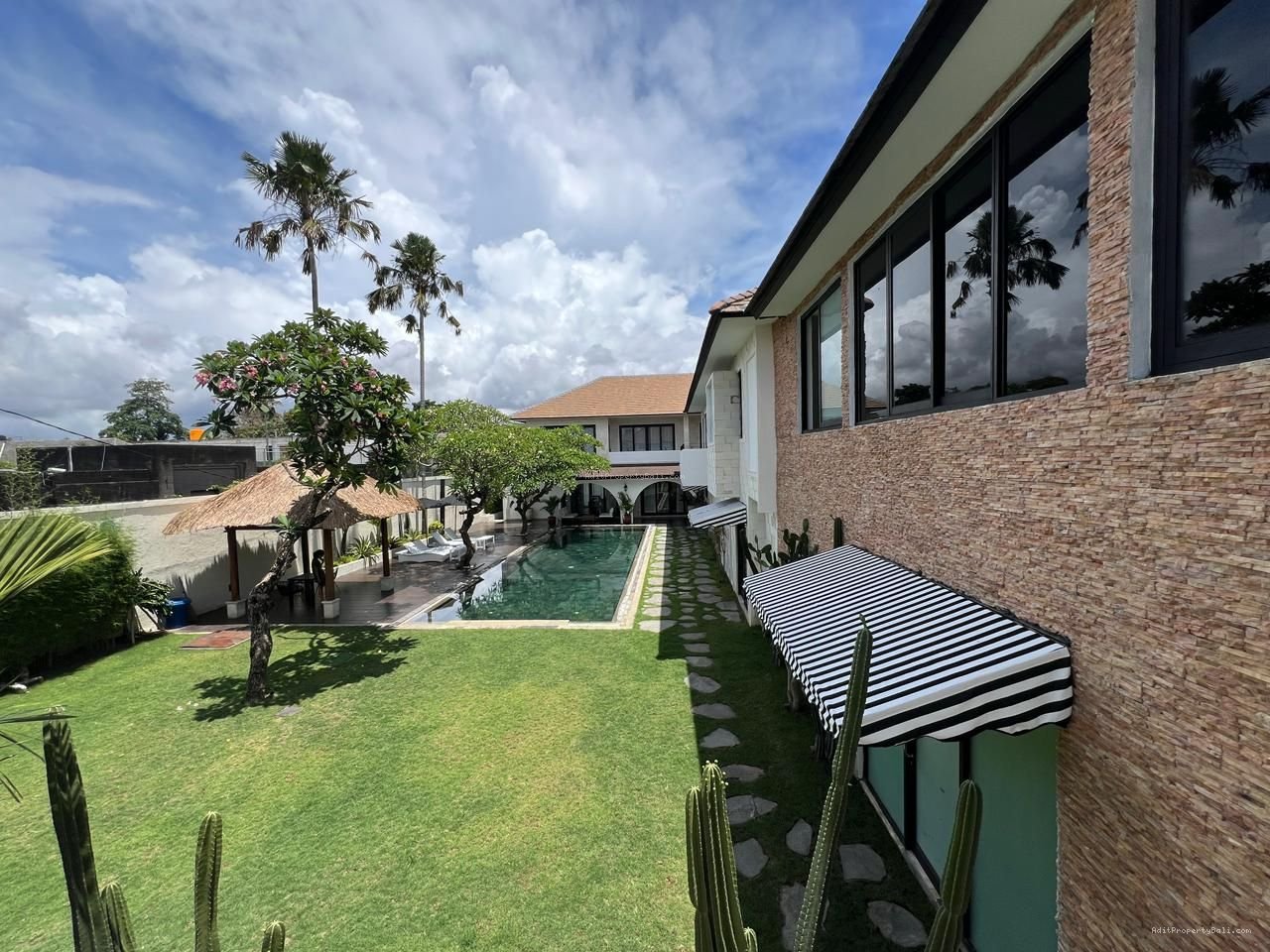 Villa luxury Batubelig seminyak bali