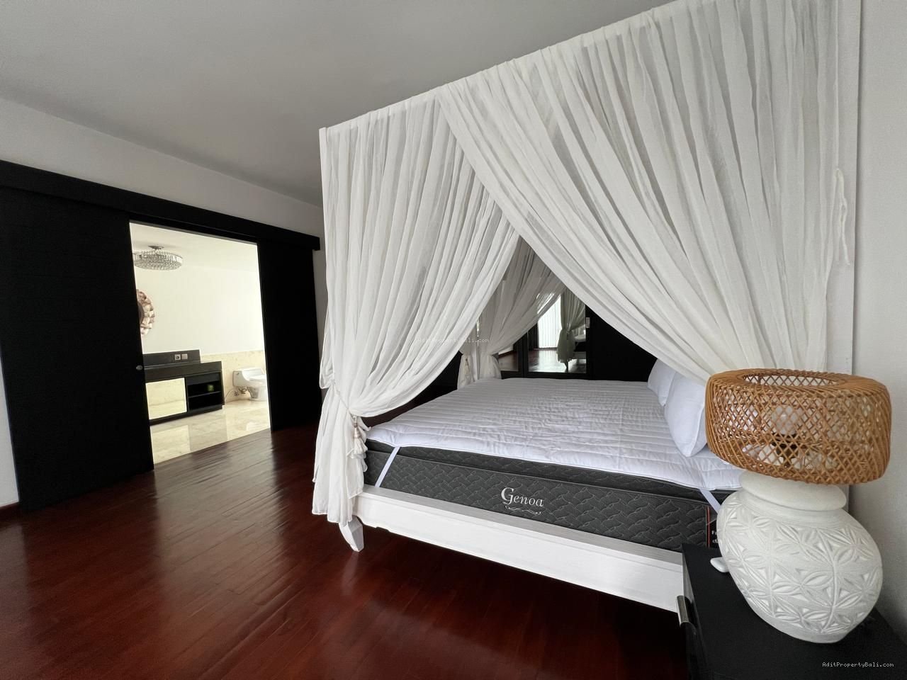 Villa luxury Batubelig seminyak bali