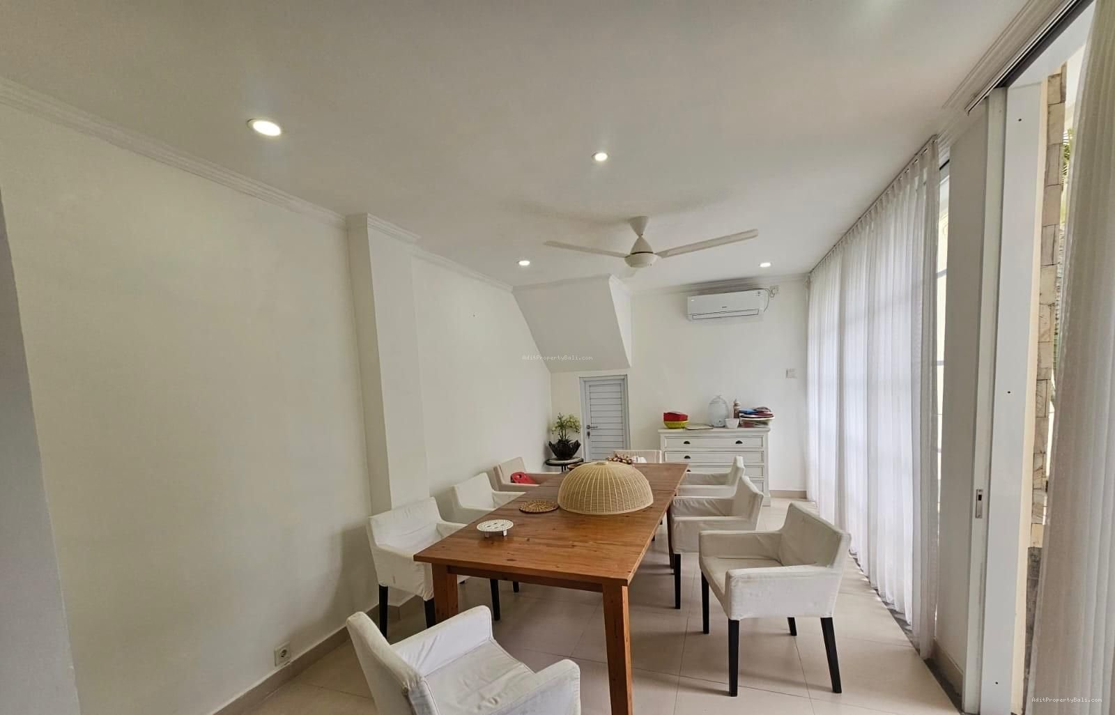 Villa mediteranian tumbak bayuh mengwi badung