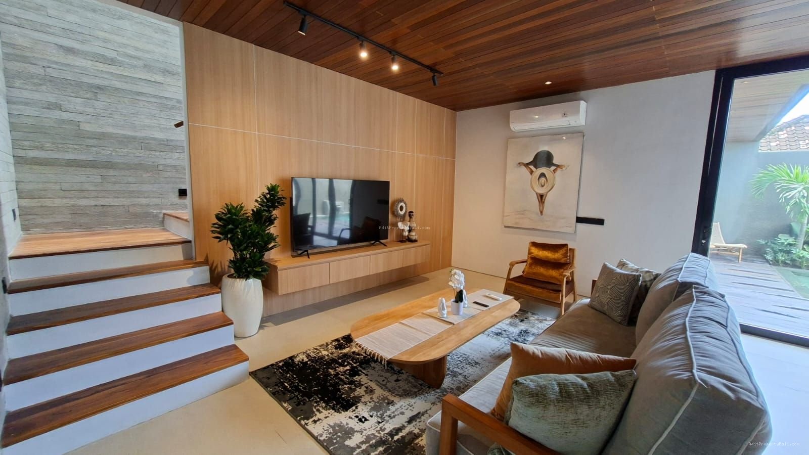 Villa baru Bale mansion kuta bali