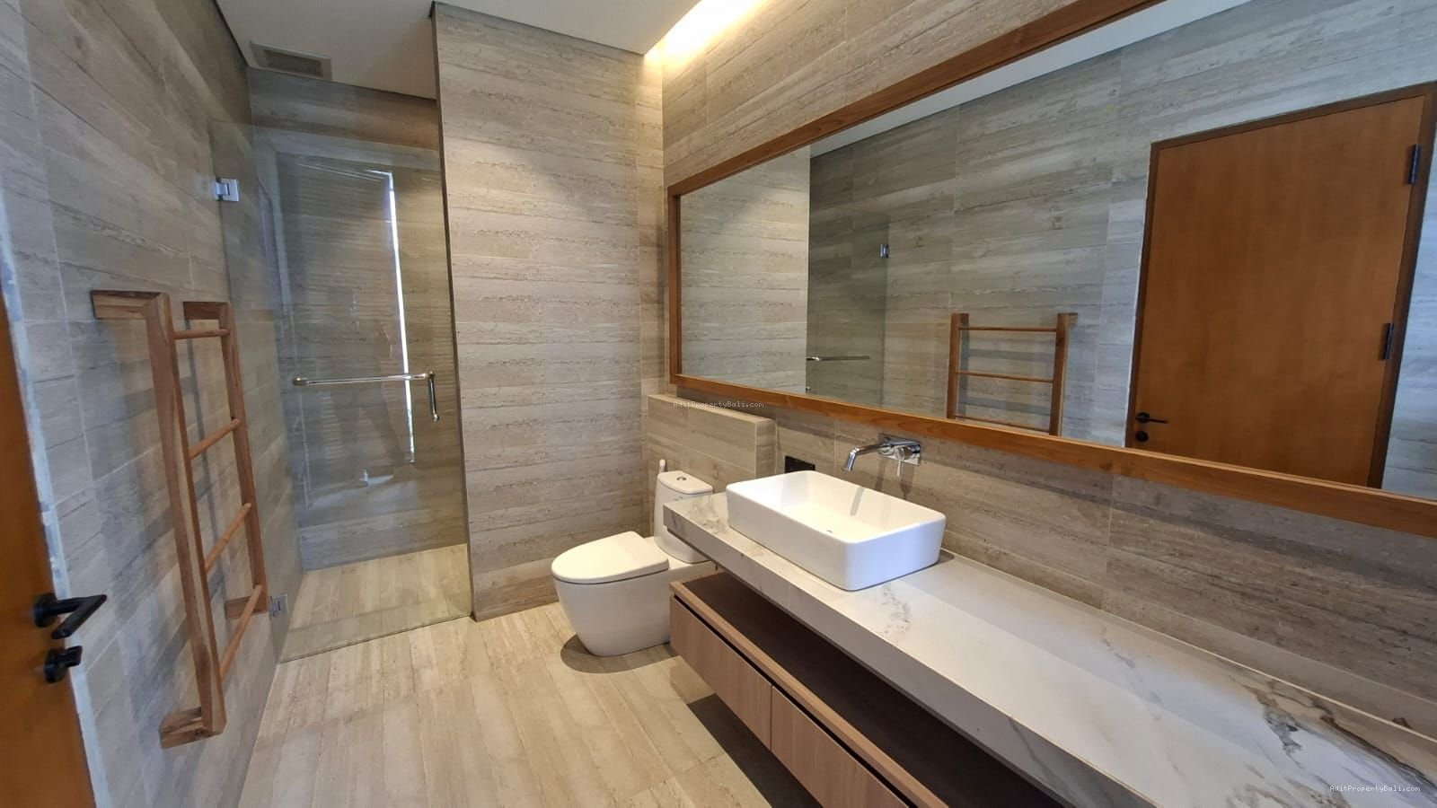 Villa baru Bale mansion kuta bali