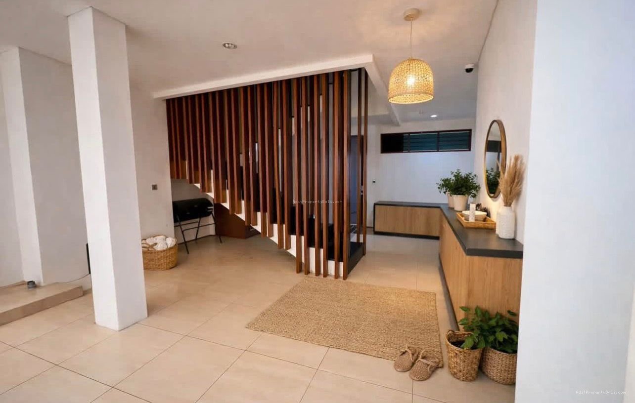 Rumah modern kebo iwa gatot subroto bali