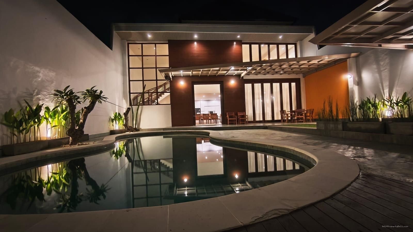 Villa Modern Taman Sari Kerobokan Badung