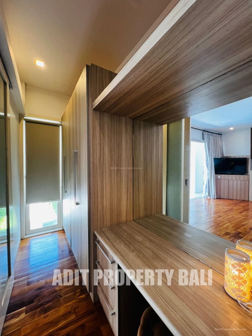 Villa modern bumbak umalas bali