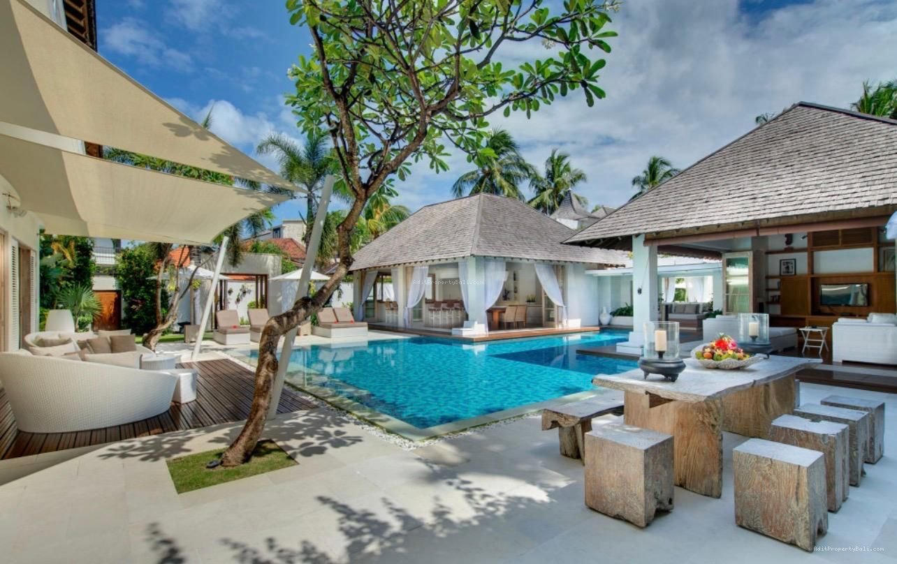 Villa Kayu Aya Seminyak Bali