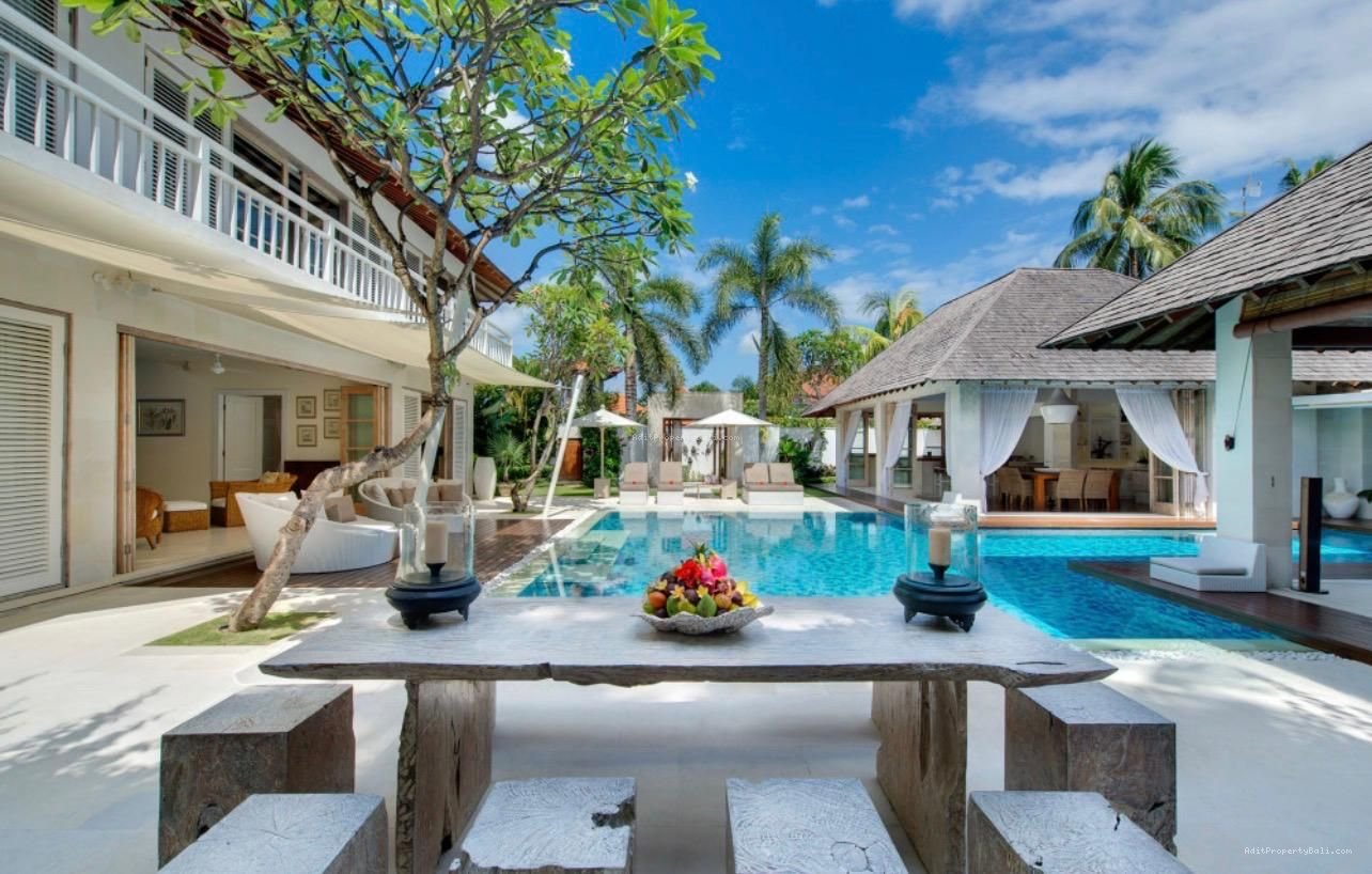 Villa Kayu Aya Seminyak Bali