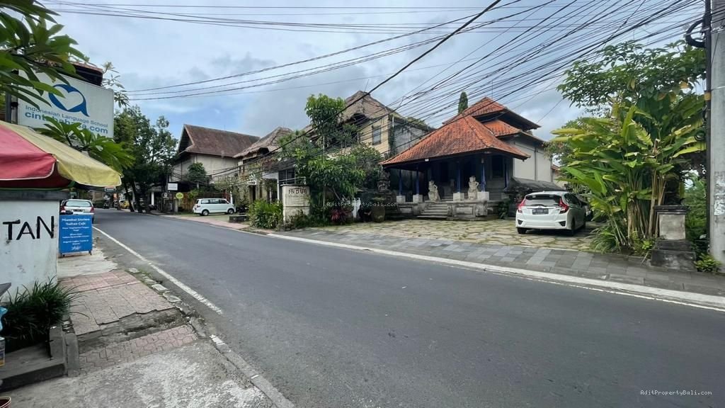 Tanah campuhan kedewatan ubud