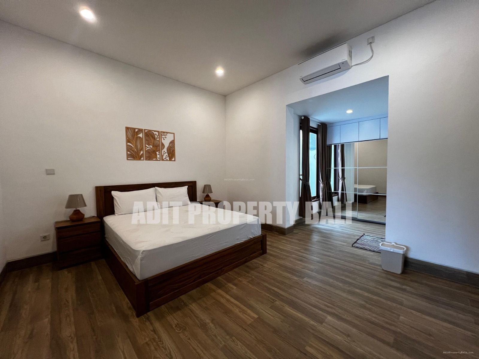 Villa Modern Taman Sari Kerobokan Bali