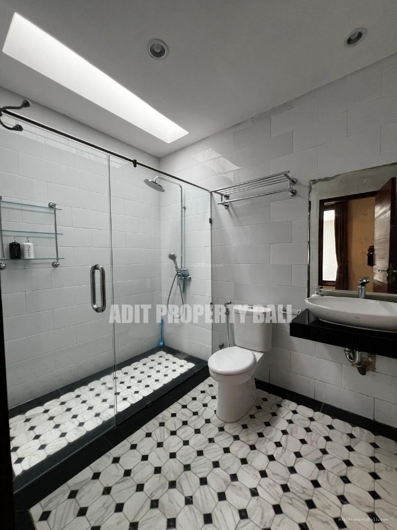 Villa Modern Taman Sari Kerobokan Bali