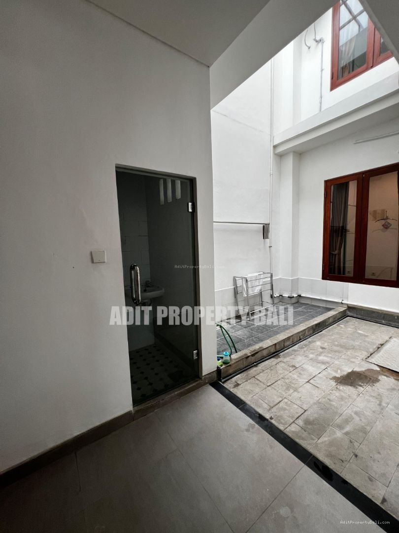 Villa Modern Taman Sari Kerobokan Bali