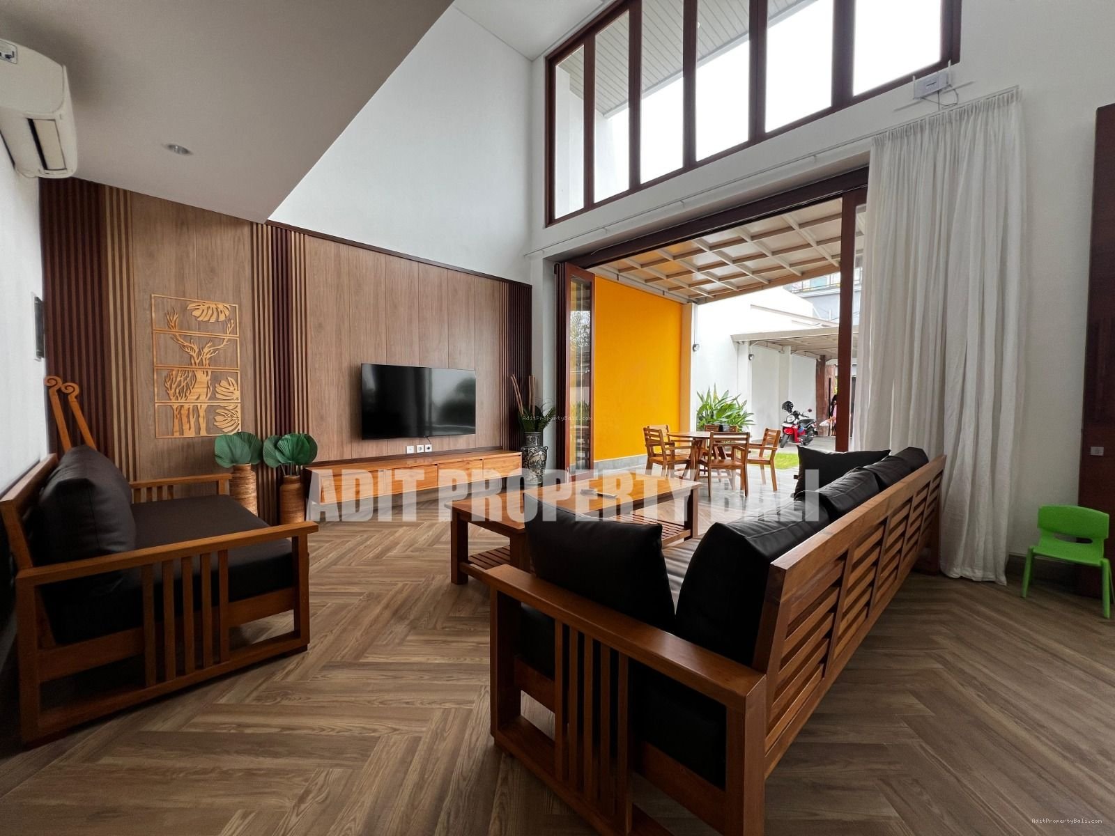 Villa Modern Taman Sari Kerobokan Bali
