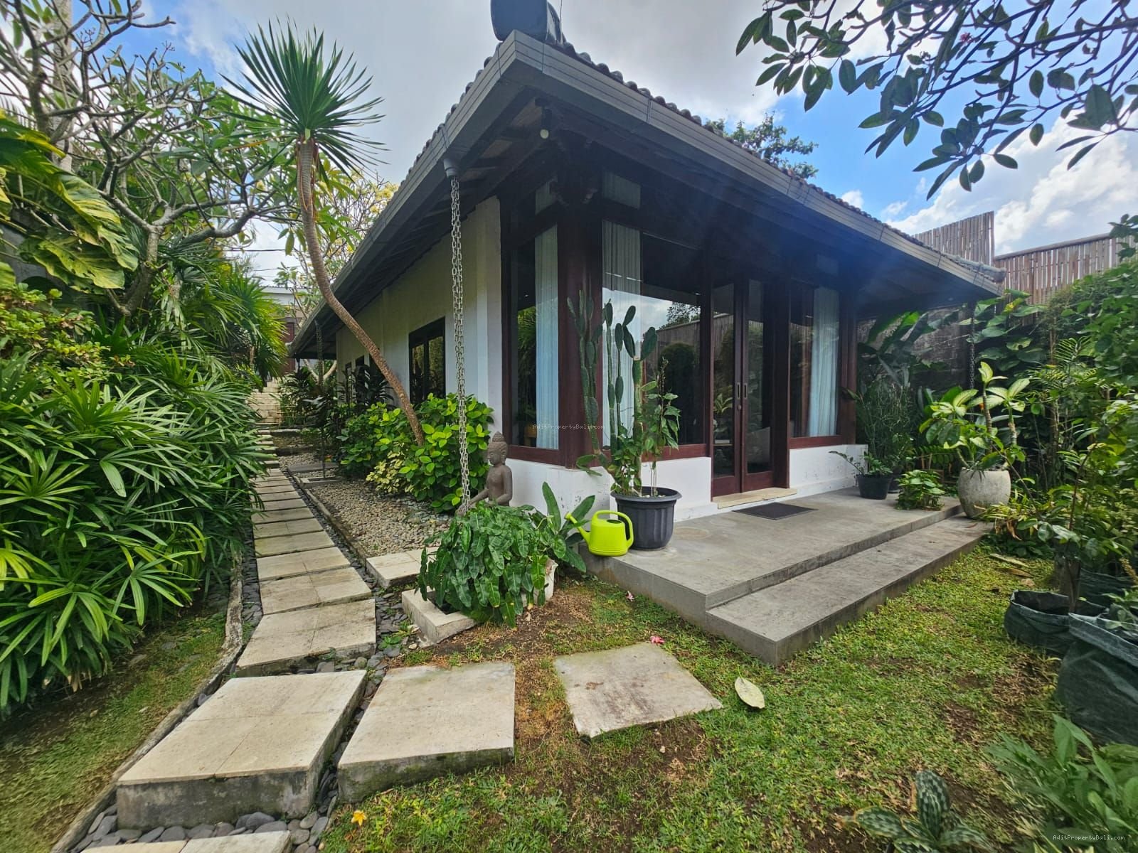 Villa lantai 1 umalas kerobokan bali