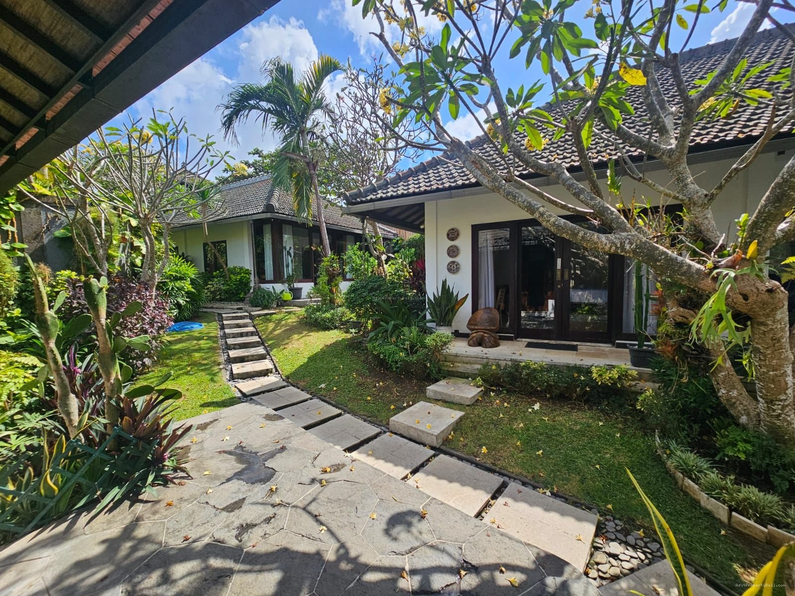 Villa lantai 1 umalas kerobokan bali