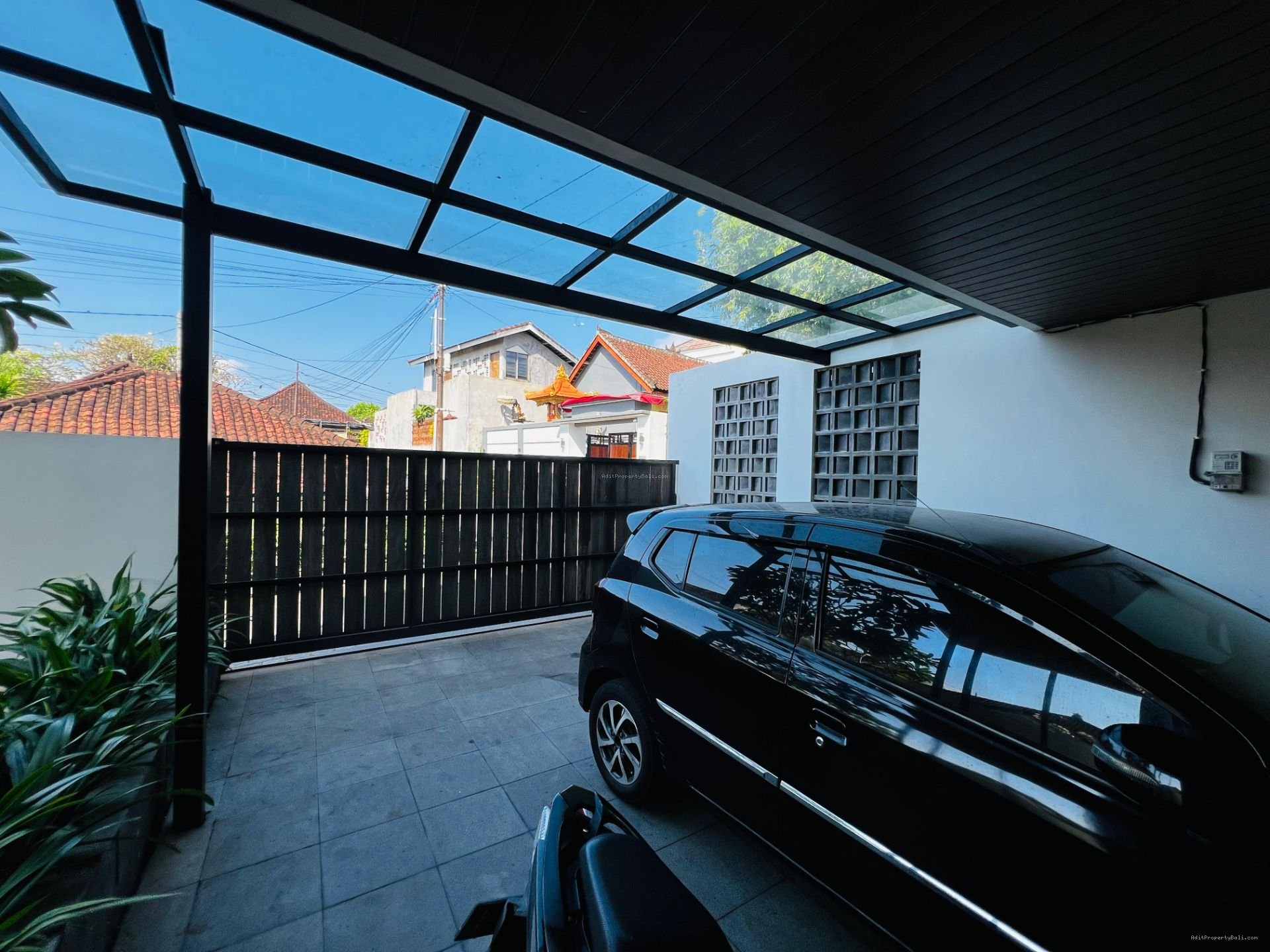 Rumah Suradipa Peguyangan Kaja Denpasar Bali