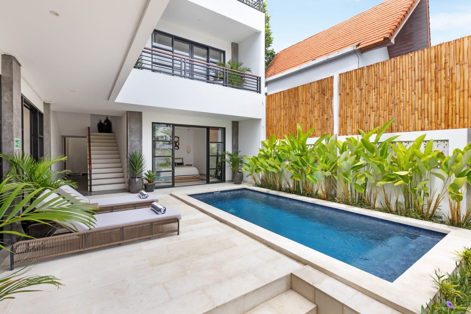 Villa modern tumbak bayuh pererenan