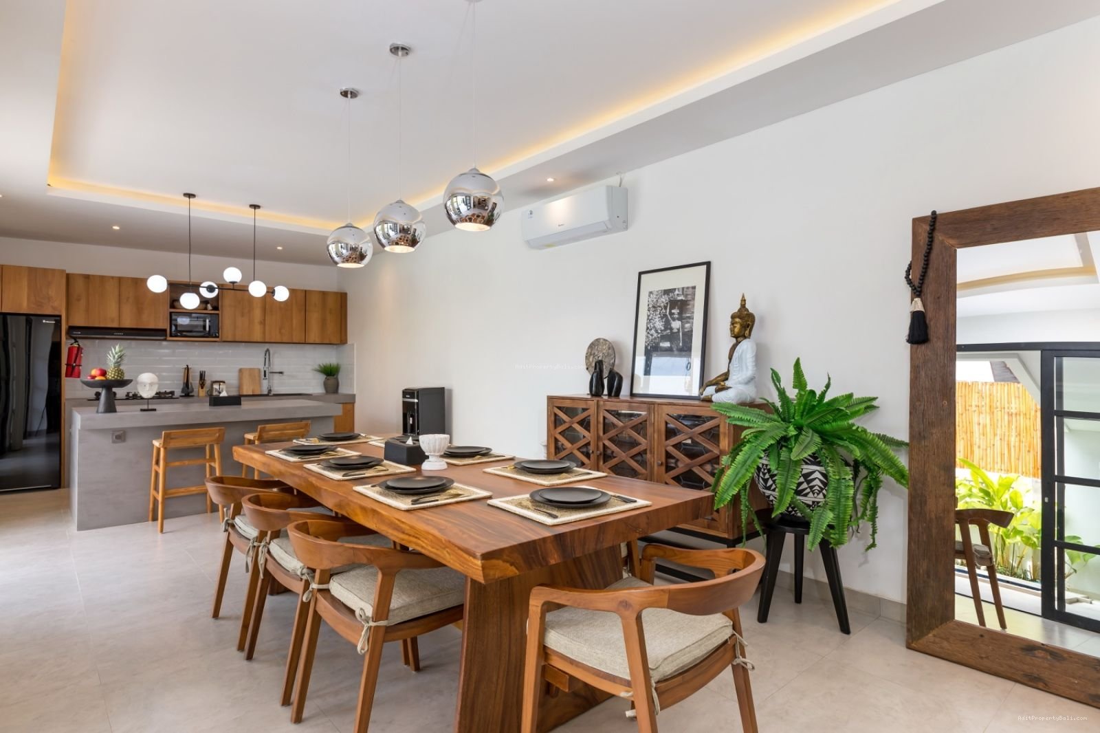 Villa modern tumbak bayuh pererenan