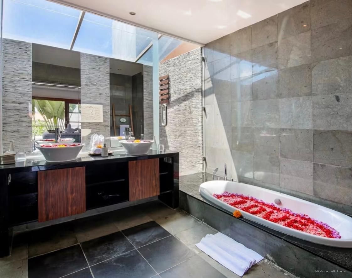 Villa modern kunti seminyak bali