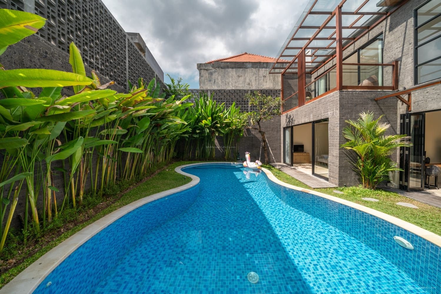 Villa modern semer kerobokan bali