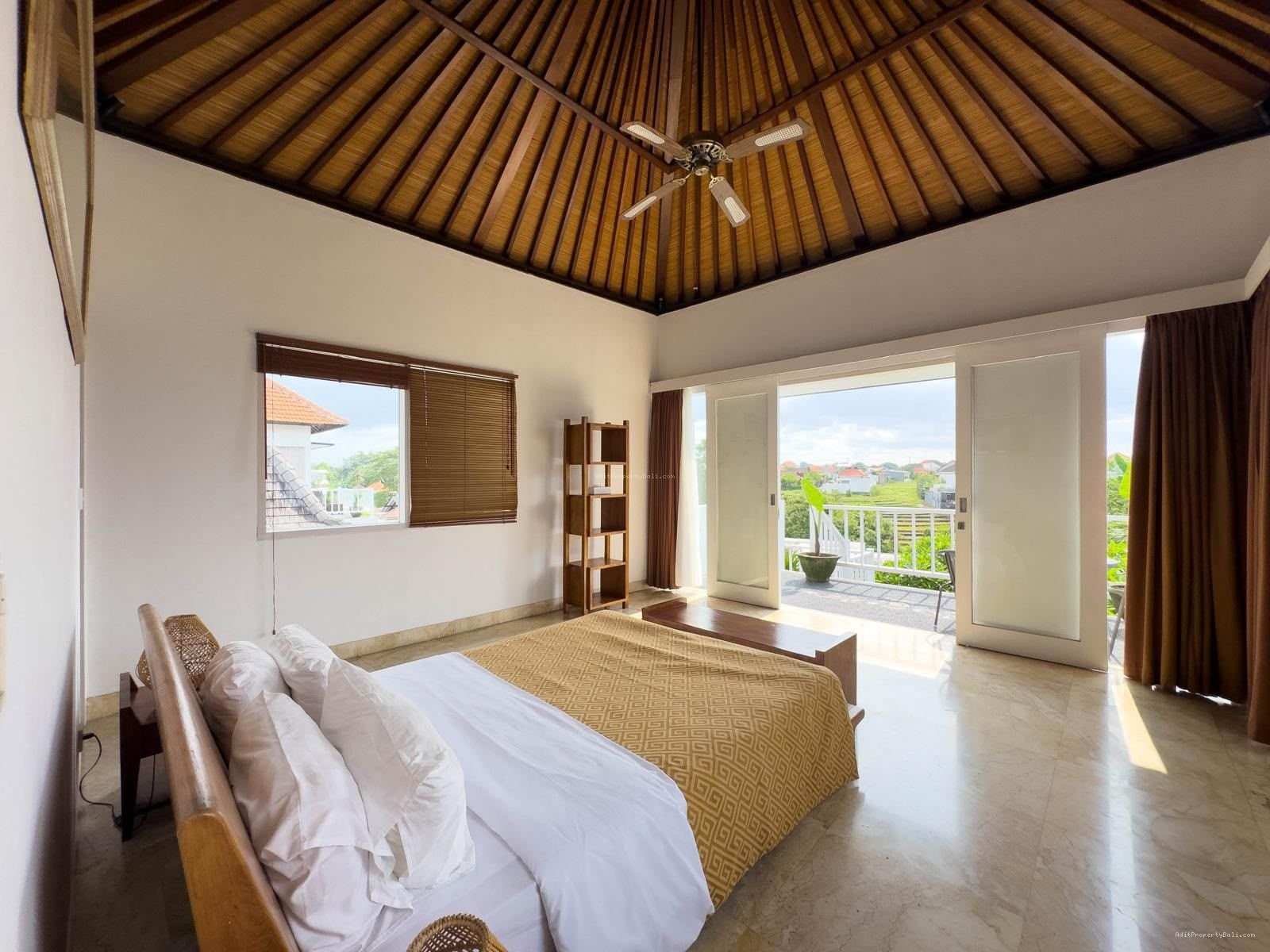 Villa murah kayu tulang canggu