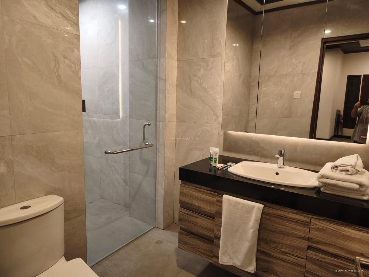 Villa modern pantai berawa canggu bali
